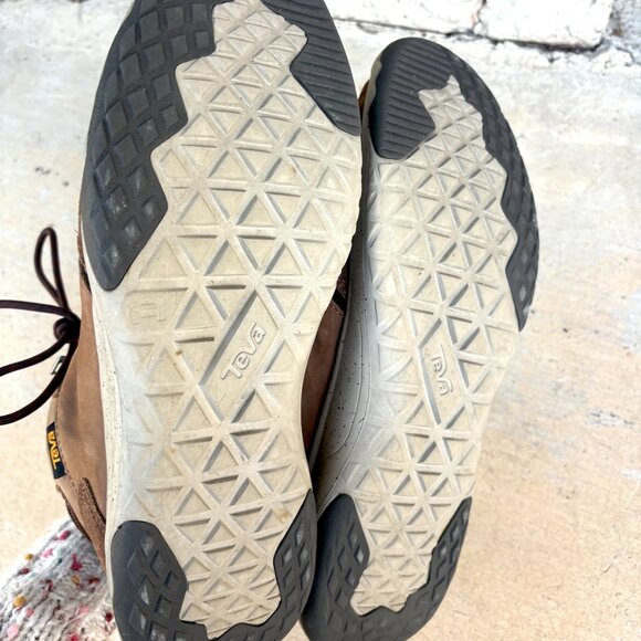 Teva Arrowood Mid Waterproof Hiking Boots - run small! main image 7